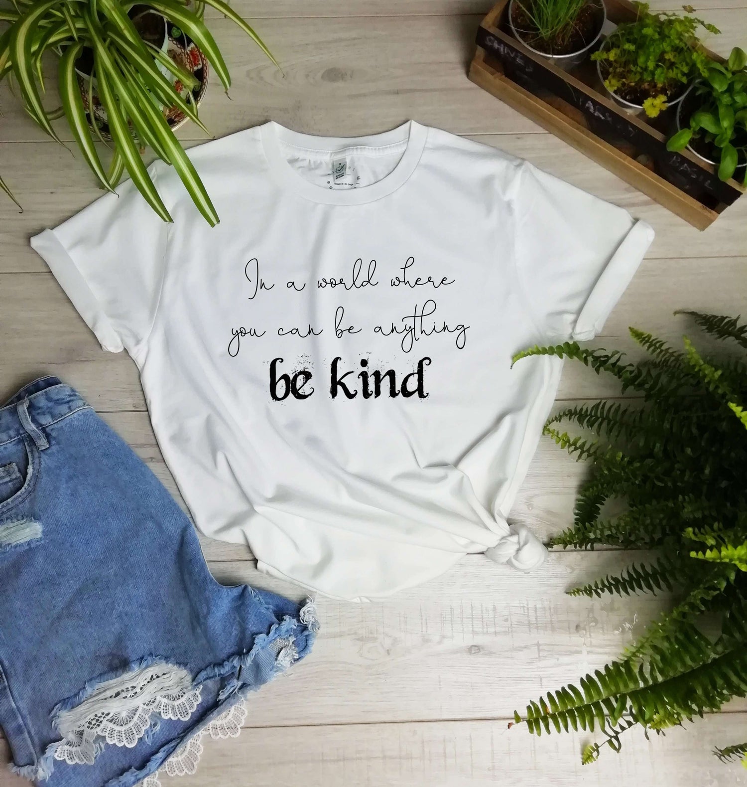 In a world where you can be anything be kind T-Shirt - Organic - CLIMATE NEUTRAL - Unisex - One Planet Mind